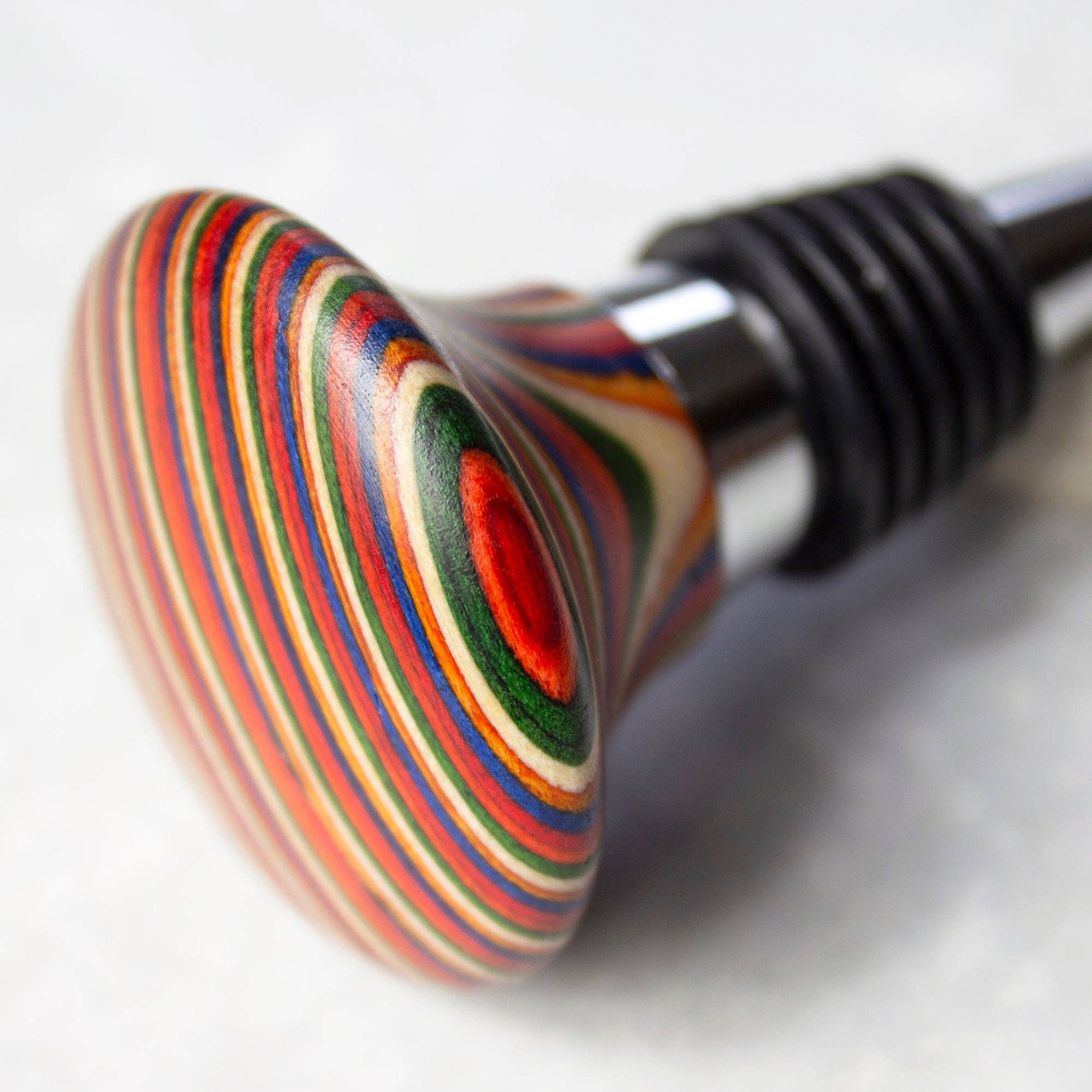 Wine stopper Baltique pattern showing wood species variety